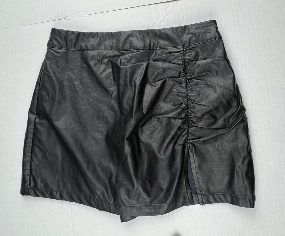 Cotton Candy LA Women’s M Black Faux Leather Ruched Skort Mini Skirt